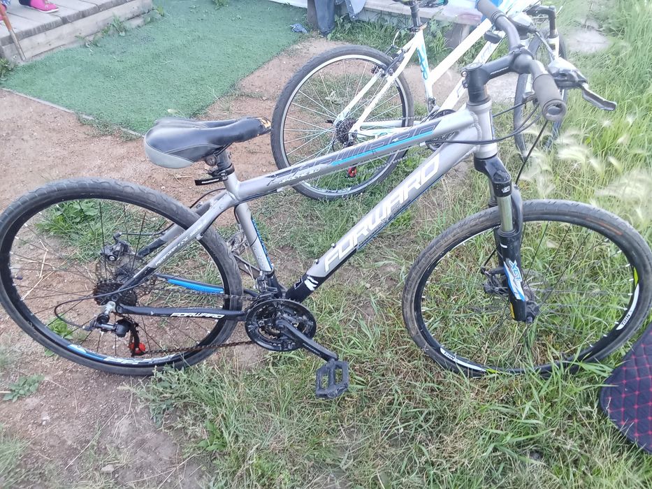 Хоккейные шлемы и форма