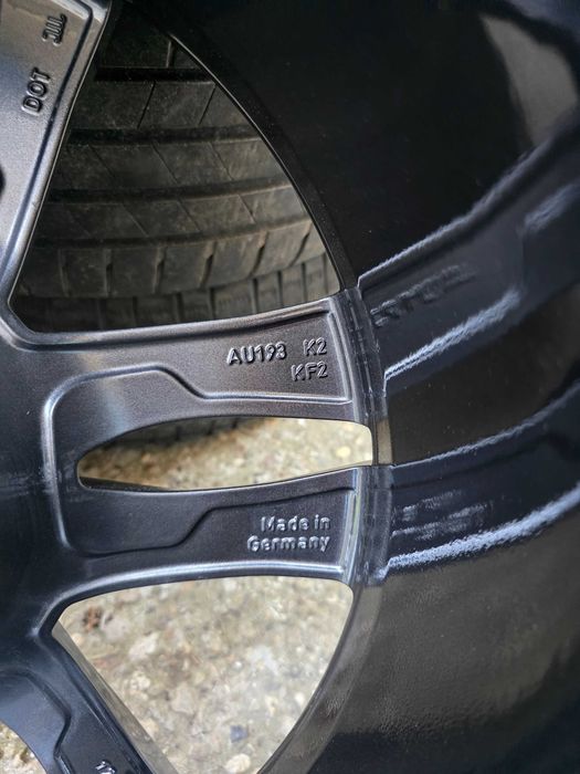 Продавам оригинални  джанти  за audi A6 C8 с гуми 19 "