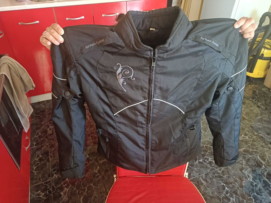 Мото яке от две части RAYVEN