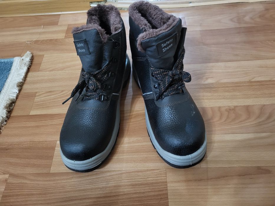 Продам спец обувь