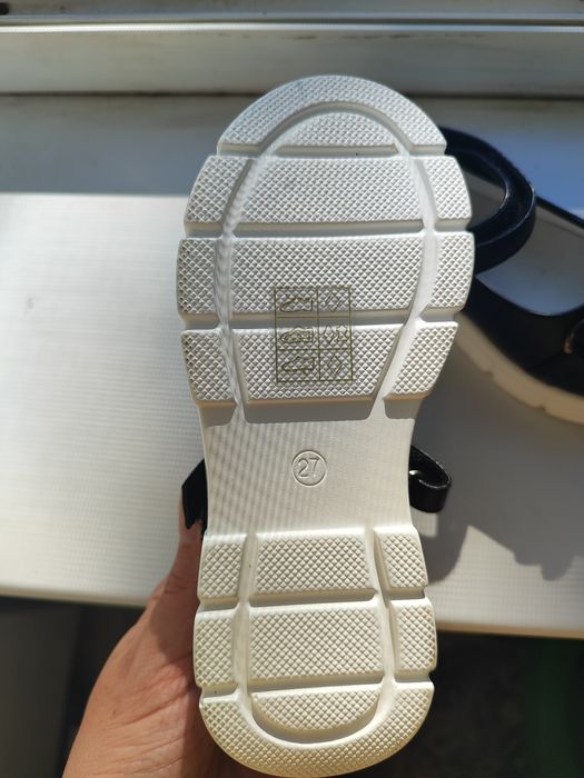 Продам туфли школьные на девочку