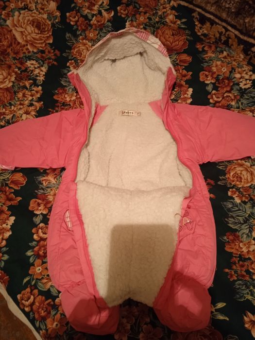 Продам детские зимние комбинезоны