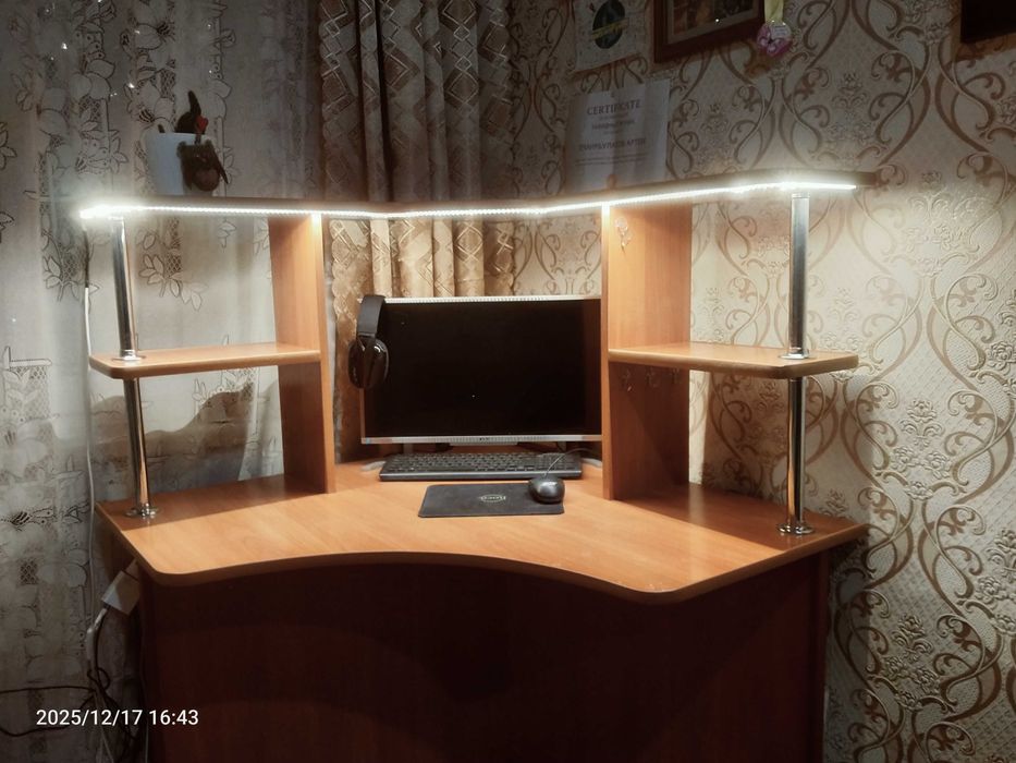 Стол компьютерный
