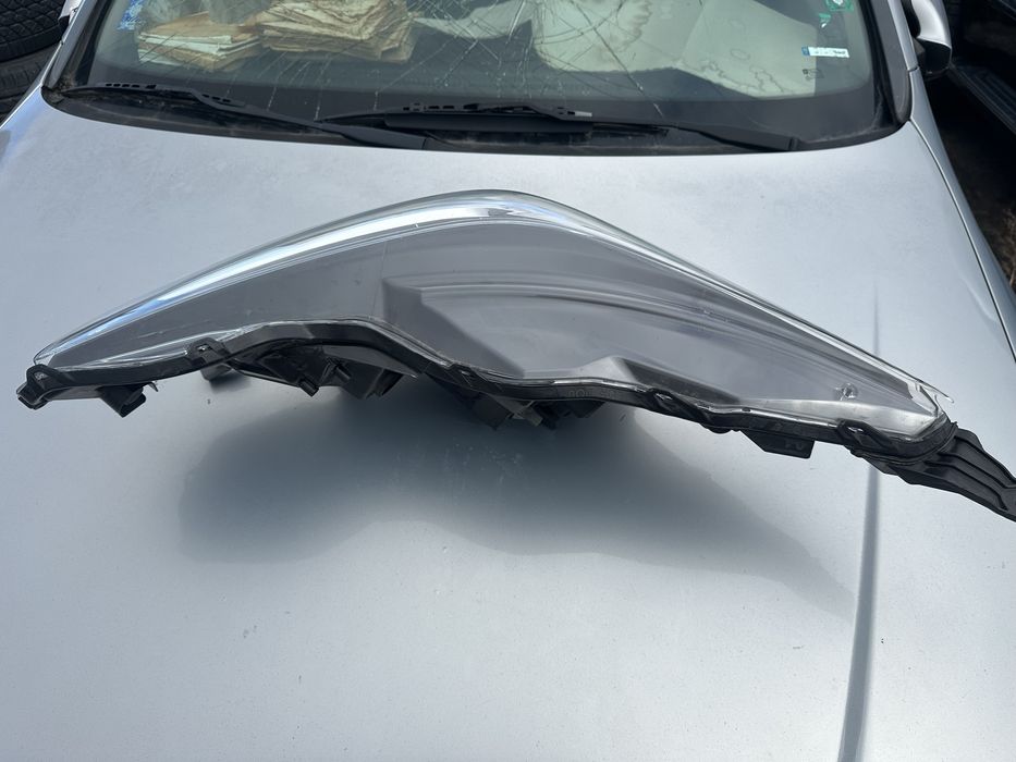 Дясен фар за тойота айго 2021г.