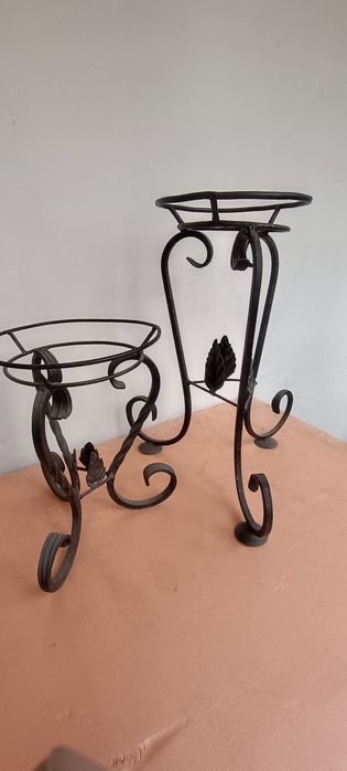 Продам кованный цветочники.