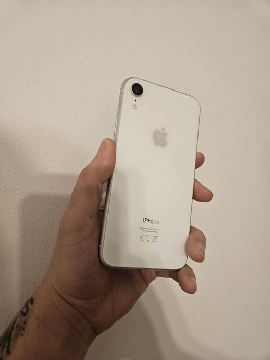 Vand Iphone XR 64 GB impecabil