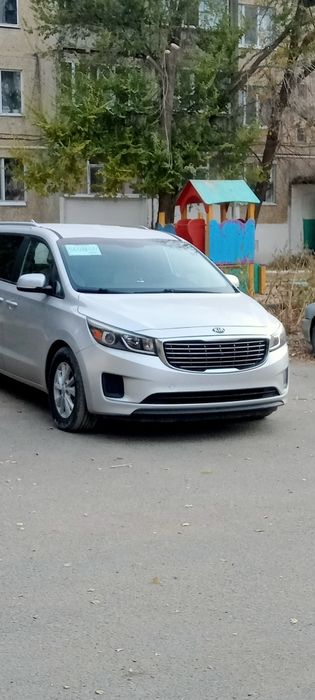 Машина киа седона 2017