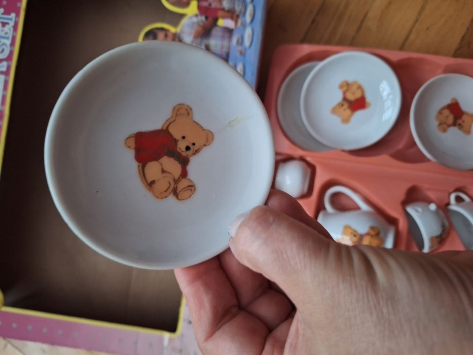 Детски 16 части кукленски порцеланов сервиз 25лв и голяма чиния за тор