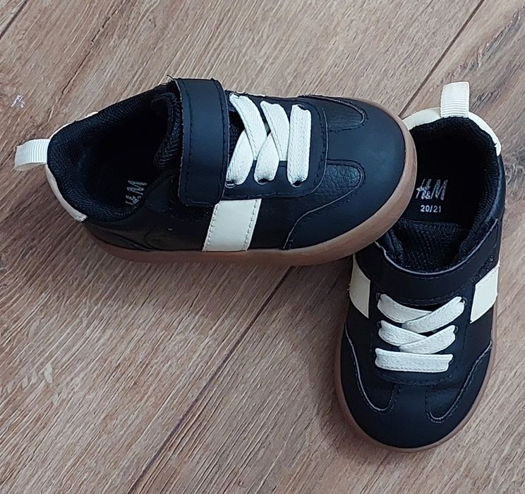 Adidasi H&M Bebe marimea 20/21