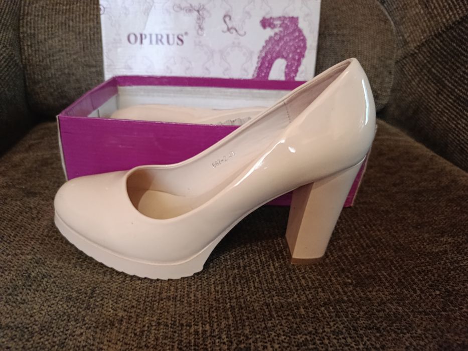 Продам туфли новые