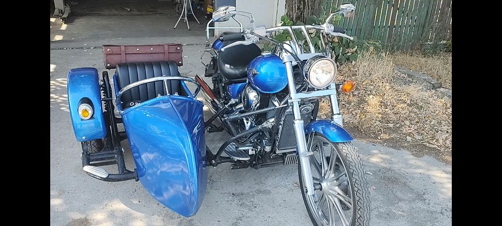 Motocicletă Kawasaki VN900 cu ataș