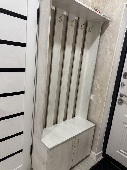 Прихожка шкай продам срочно.