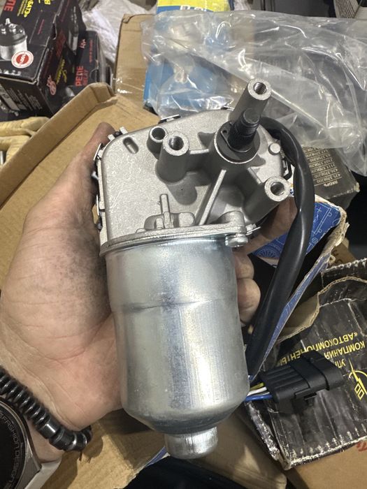 Мотор стекло отчестителя  Уаз Патриот