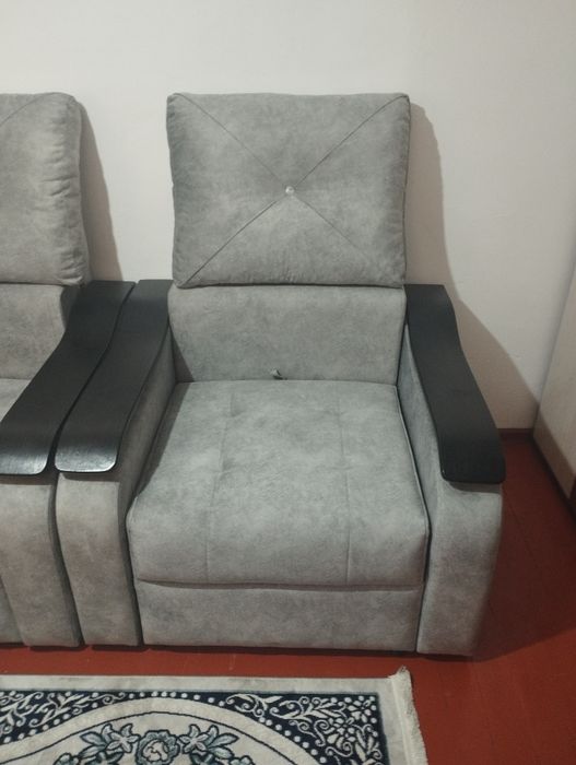 Диван, тройка,мама,папа,я