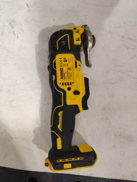 Безчетков акумулаторен мултитул Девалт DeWALT DCS355