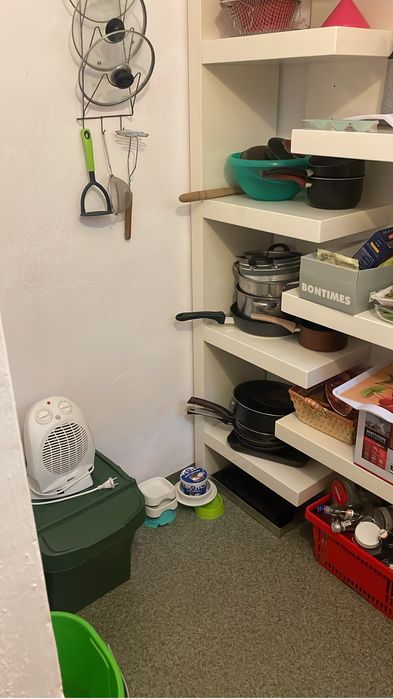 Inchiriez casa in seuca, la o fata, femeie serioasa, poate sa aiba si