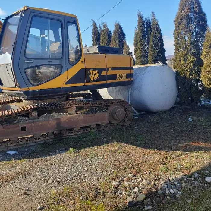 Vând/Dezmembrez utilaje de construcții!