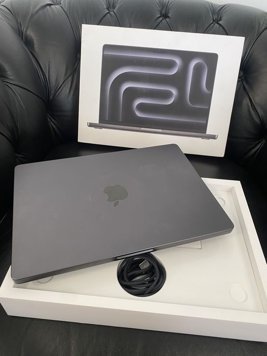 MacBook Pro 14 inch M5, 1 TB, 16 GB RAM, Black, Ca nou
