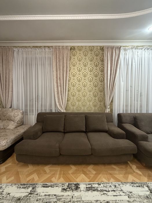 Продам партерные шторы (3 шт)