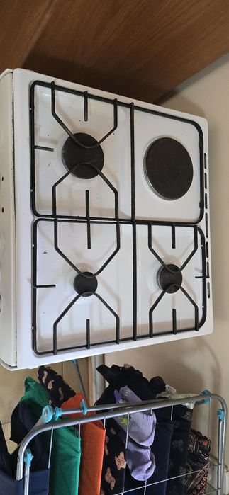 Продам газовую плиту