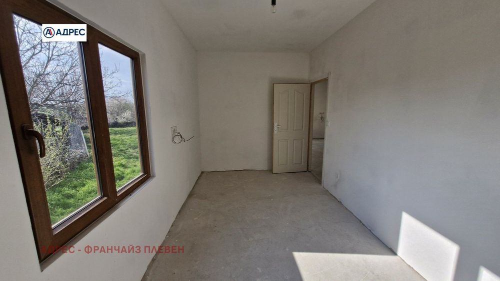 Къща в Плевен, област-с.Пелишат площ 74 цена 57000