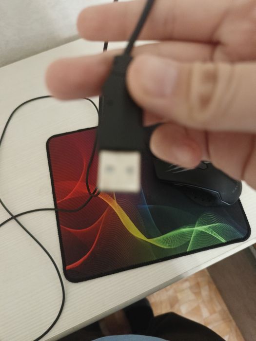 Продаю игровую мышку + коврик