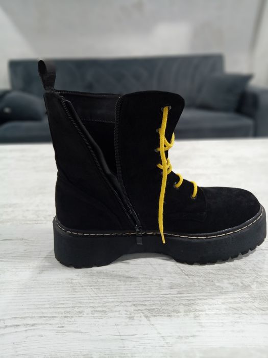 Продавам дамски боти