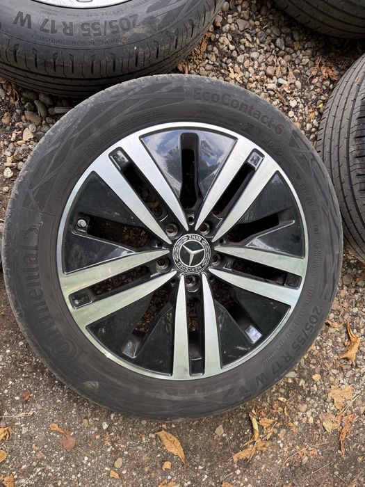 100% Оригинални Mercedes CLA 2022 година