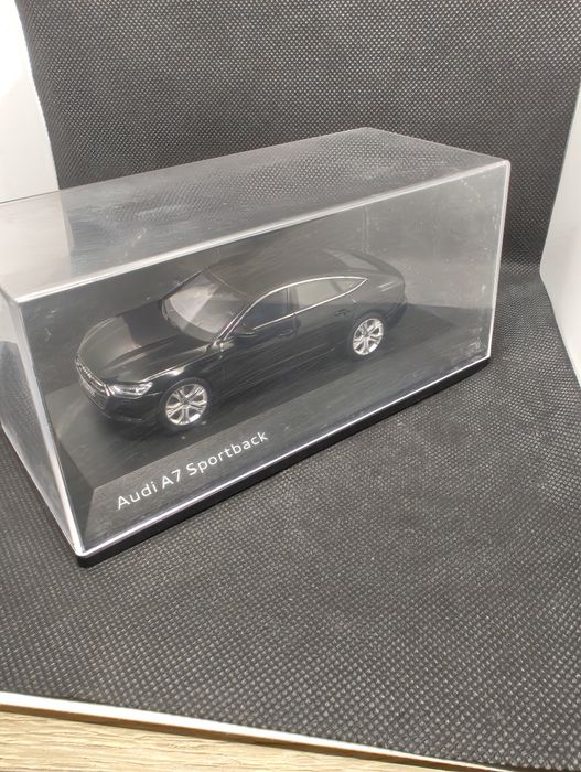 Machetă Audi A7 Sportback Negru 1:43 – iScale (Model de Reprezentanță), cu Plexiglas