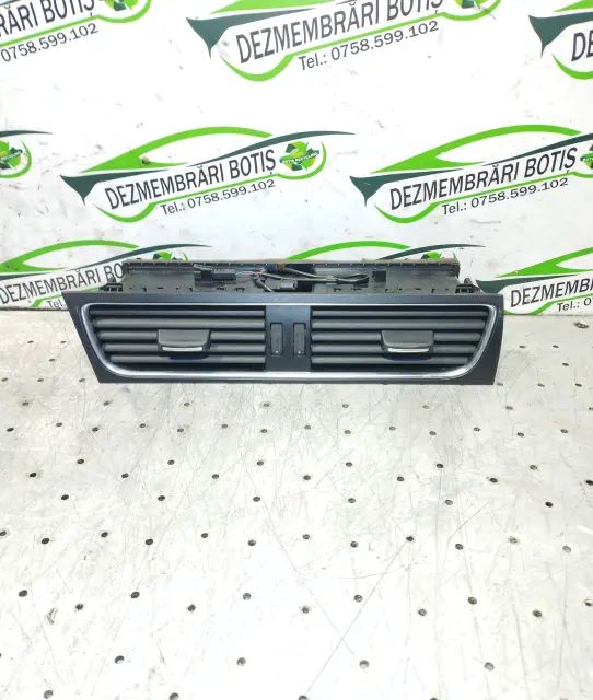 Grila ventilatie bord centru Audi A5 2009