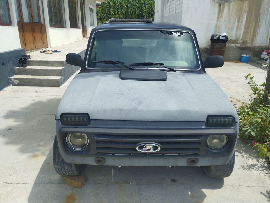 Lada niva 2121 sotiladi