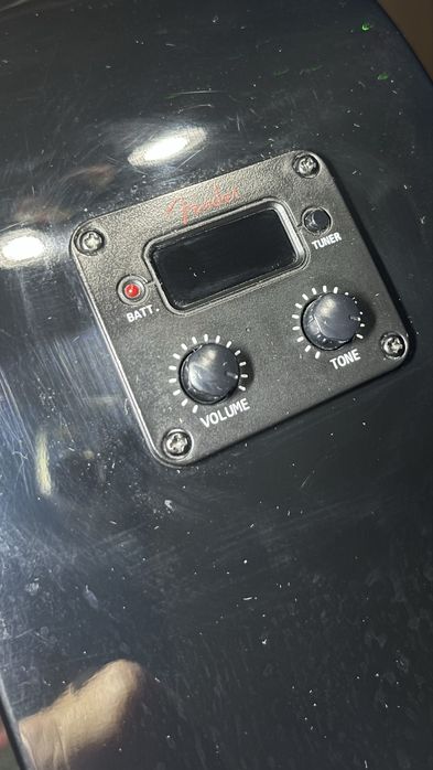 Продам гитару Squier SA-105CE