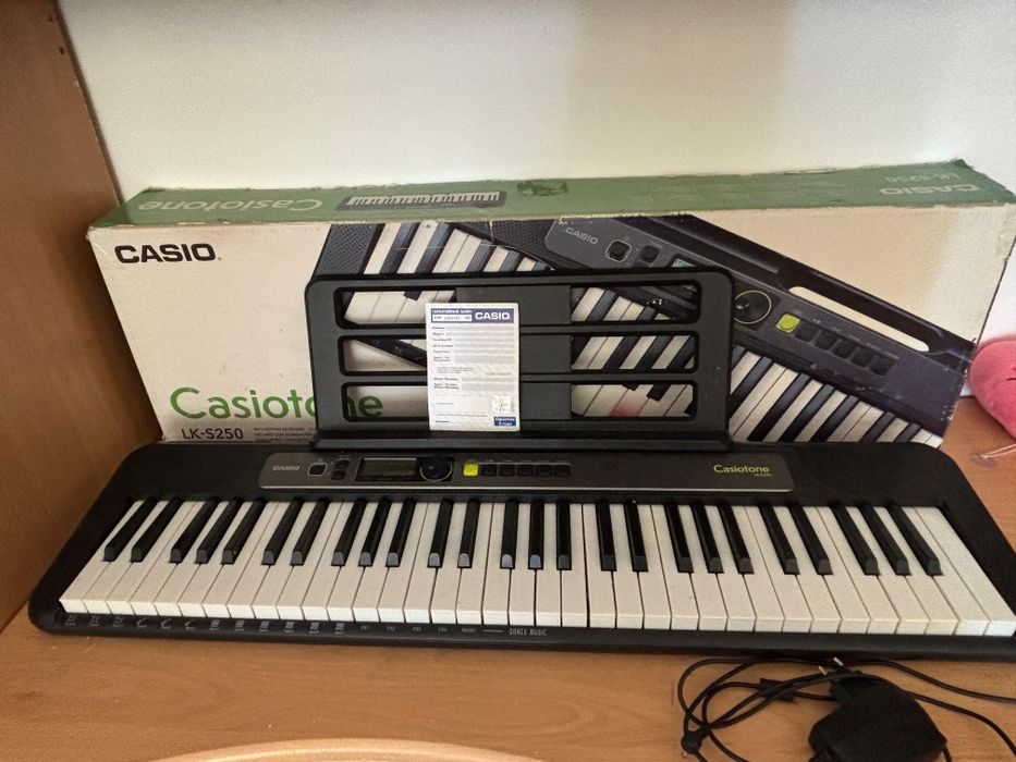 Синтезатор LK-250