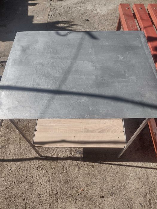 Метален стелаж рафт.