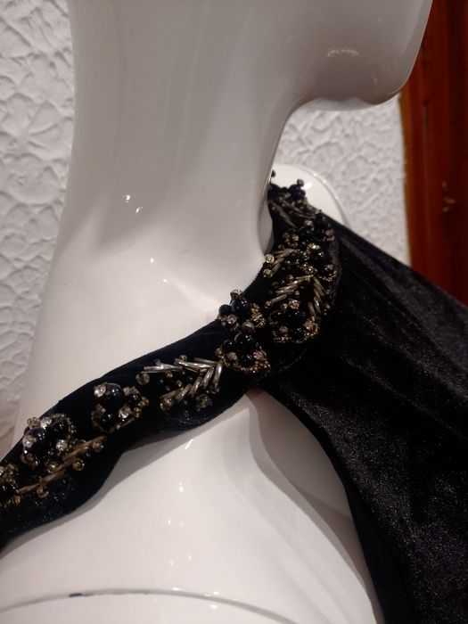 Рокля . Един път използва