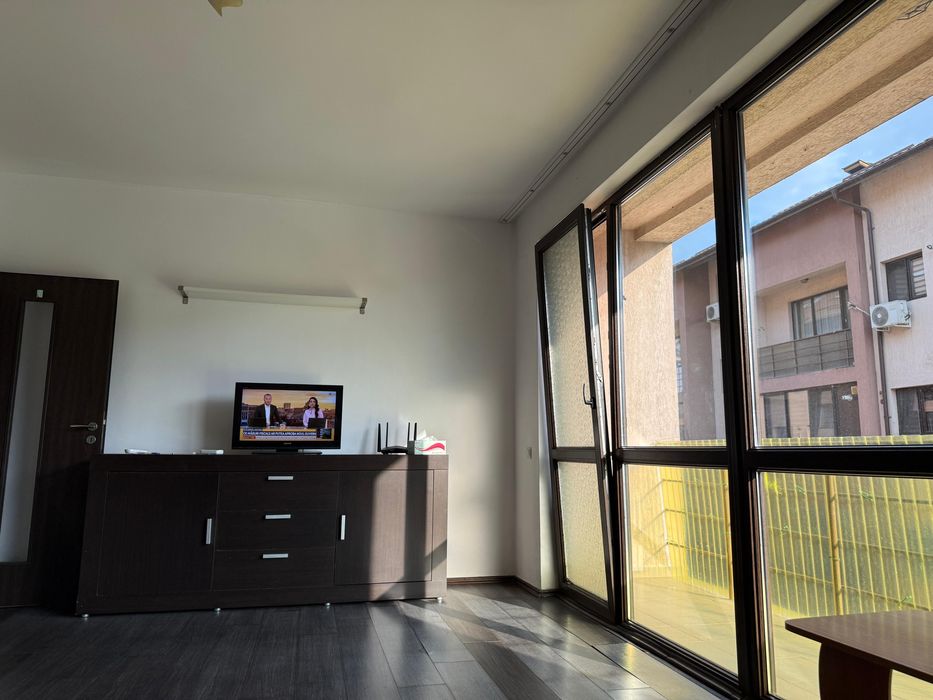 Inchiriez 2 camere decomandat, mobilat/utilat + parcare,– 375 € negociabil