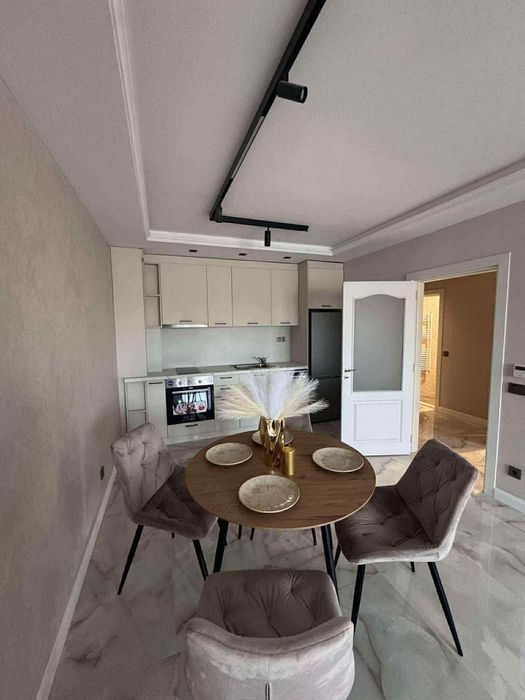 Дава се под наем Двустаен апартамент в София, Кръстова вада - 70 кв.м за 1095.99 € - Снимка #1