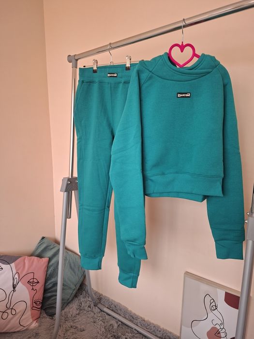 Дамски Спортни Екипи (S & M) - Идеалното Прилягане!