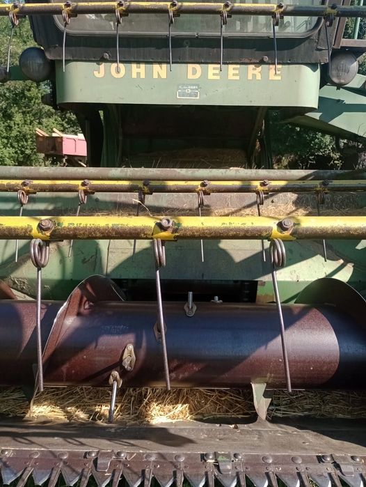 Combină John Deere 330