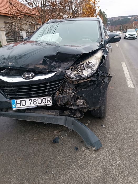 Vând Hyundai ix 35 avariată.