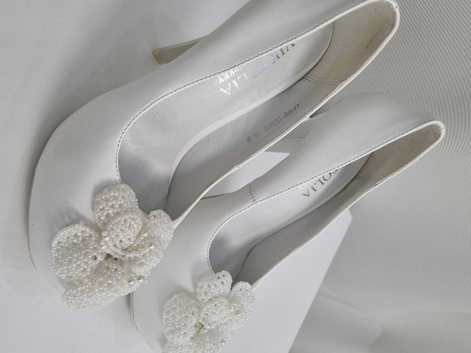 Туфли белые женские