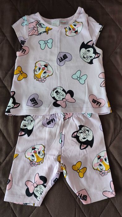 Детски дрешки от моята дъщеря.