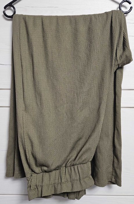 Pantaloni verzi striati