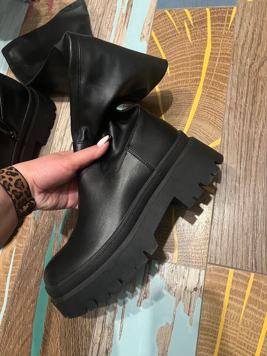 Дамски ботуши над коляното