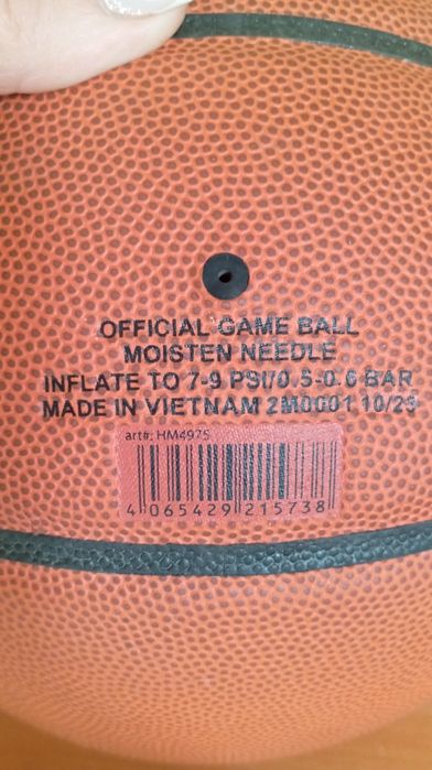 Продается баскетбольный мяч.