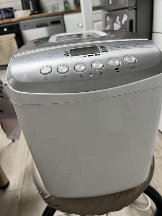 Vând mașină de făcut pâine Silvercrest