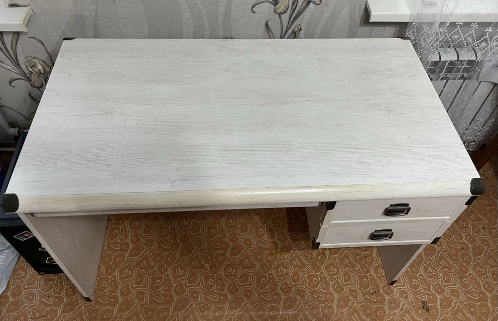 Продам стол компьютерный/письменный