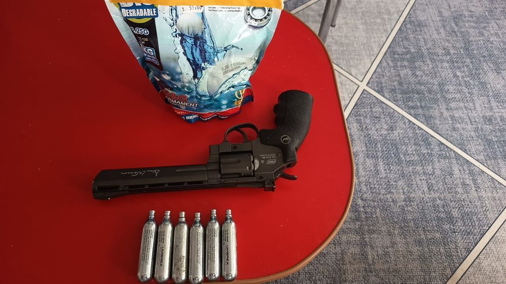 Dan Wesson 8 Airsoft Revolver