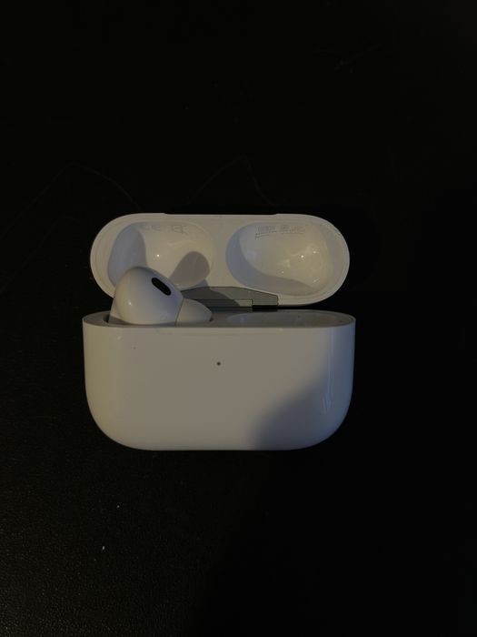 Airpods pro 2 (doar o casca)