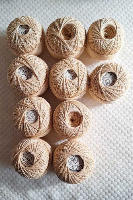 Памучна прежда за плетене на една кука и други.